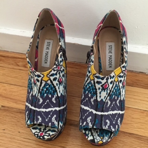 Steve Madden Multicolor tribal peep toe wedges - Picture 5 of 8